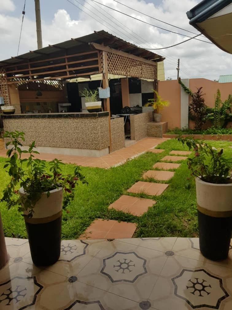 Nana Adu Guest House Koforidua Exterior foto